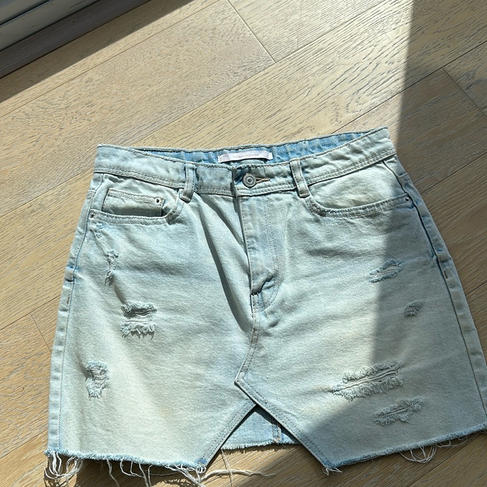Lightly used!! Zara denim skirt with distressing details in size S